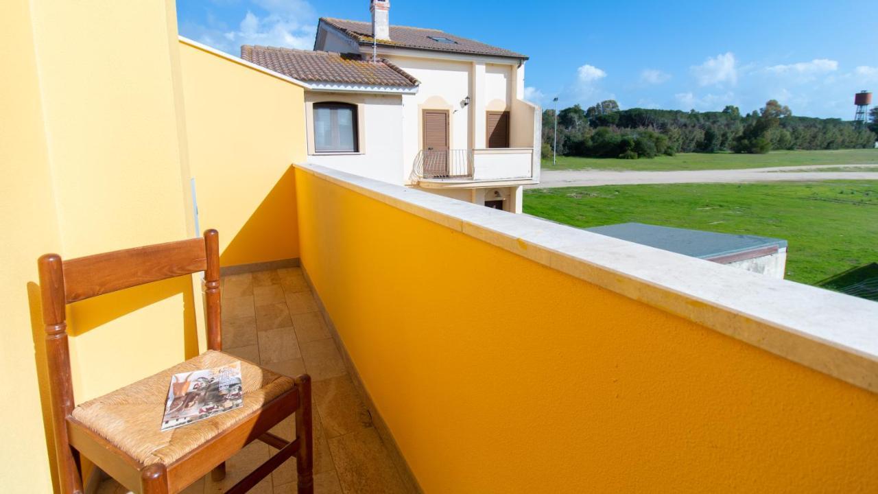 Yellow House-Villetta Con Giardino オリスターノ エクステリア 写真